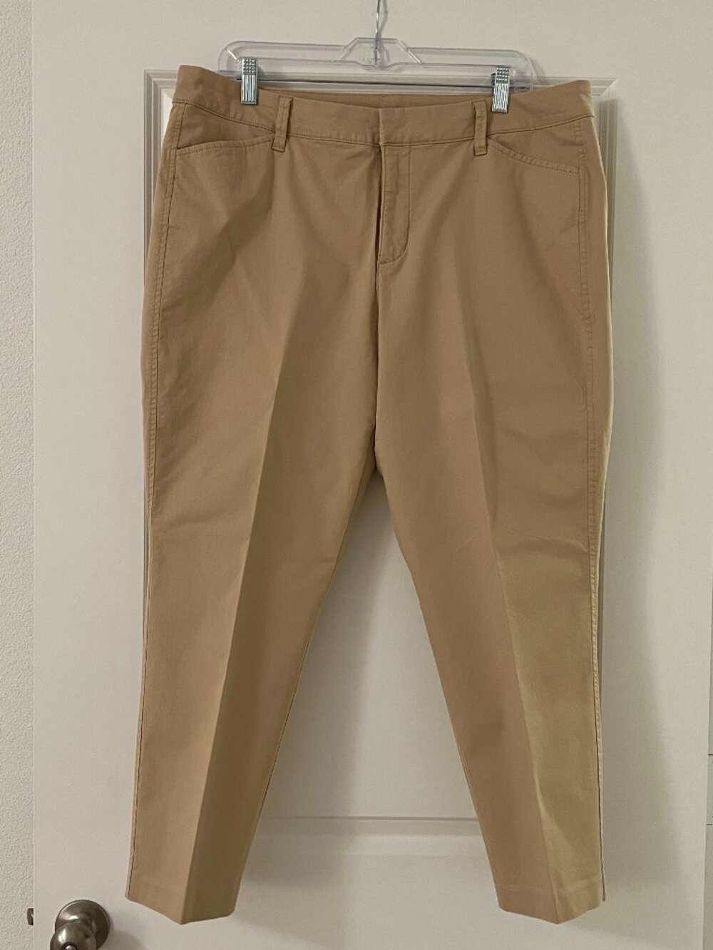 Old Navy Chino Pixie Pants in Khaki Beige, Slim Skinny Ankle Crop